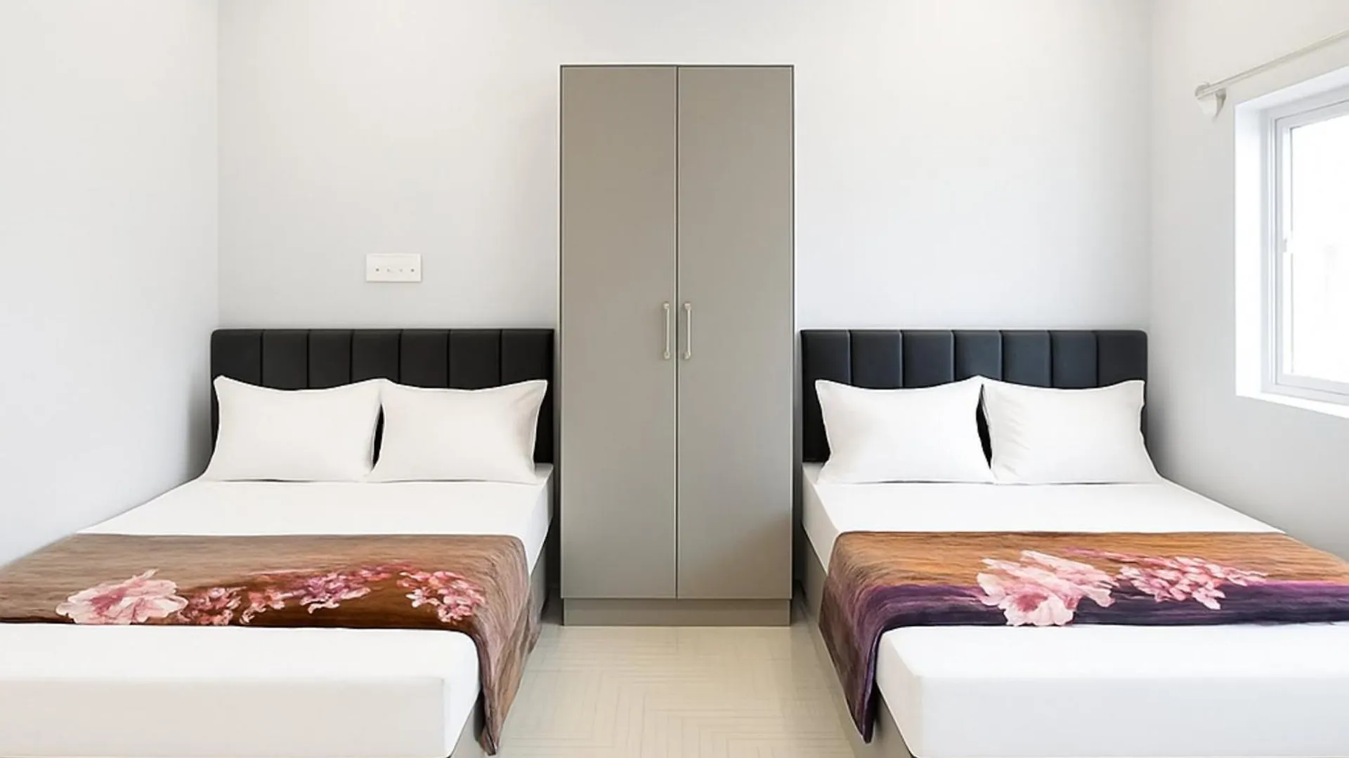 Varanasi Hotel Shiv#Aashram Near Kashi Vishwanath Temple - Free Parking And Wi-Fi Available - A Premium Guest House In Váránasí